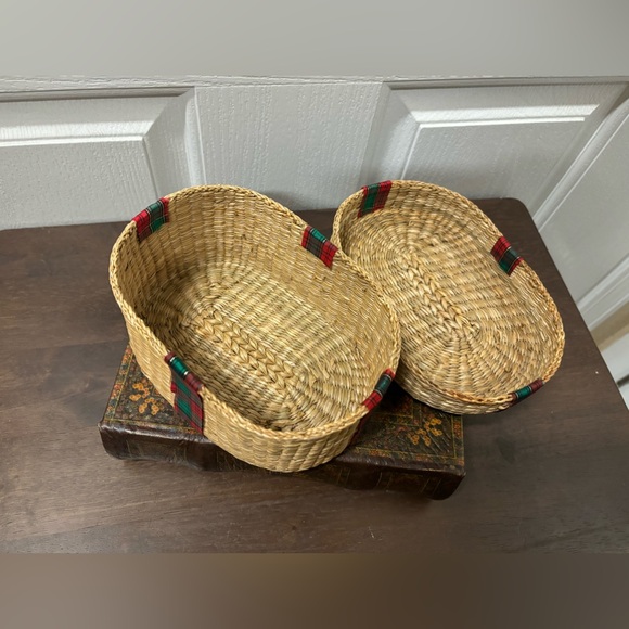 Vintage Woven Christmas Gift Box Basket With Lid Oval Red 6x5” Ribbon - Picture 3 of 10